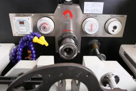 精密珩磨機加工產(chǎn)品表面刮傷原因,你可知道?